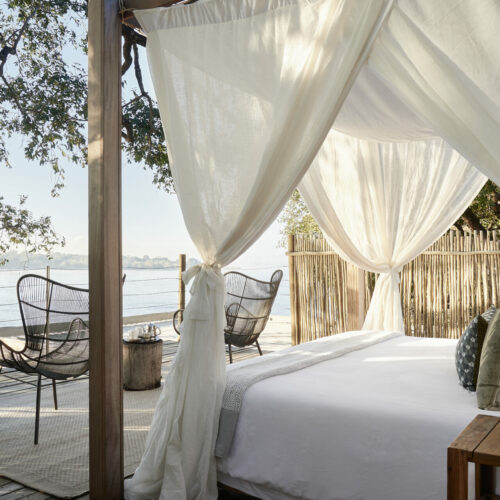 outdoor fourposter bed overlooking the zambezi