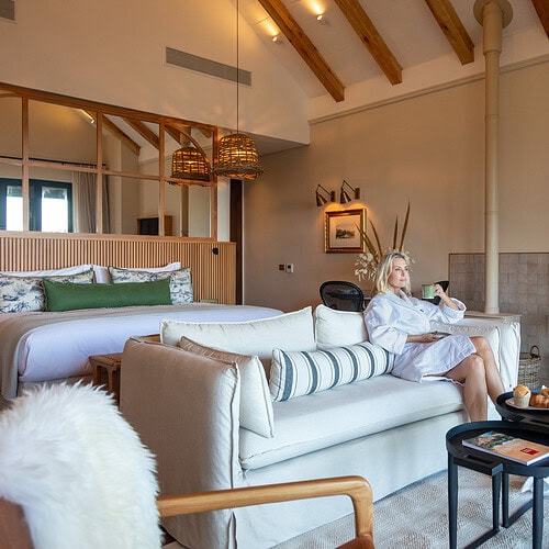 Alexander-Estate-Luxury-Suite-005